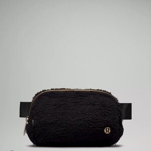 Lululemon belt bag fleece